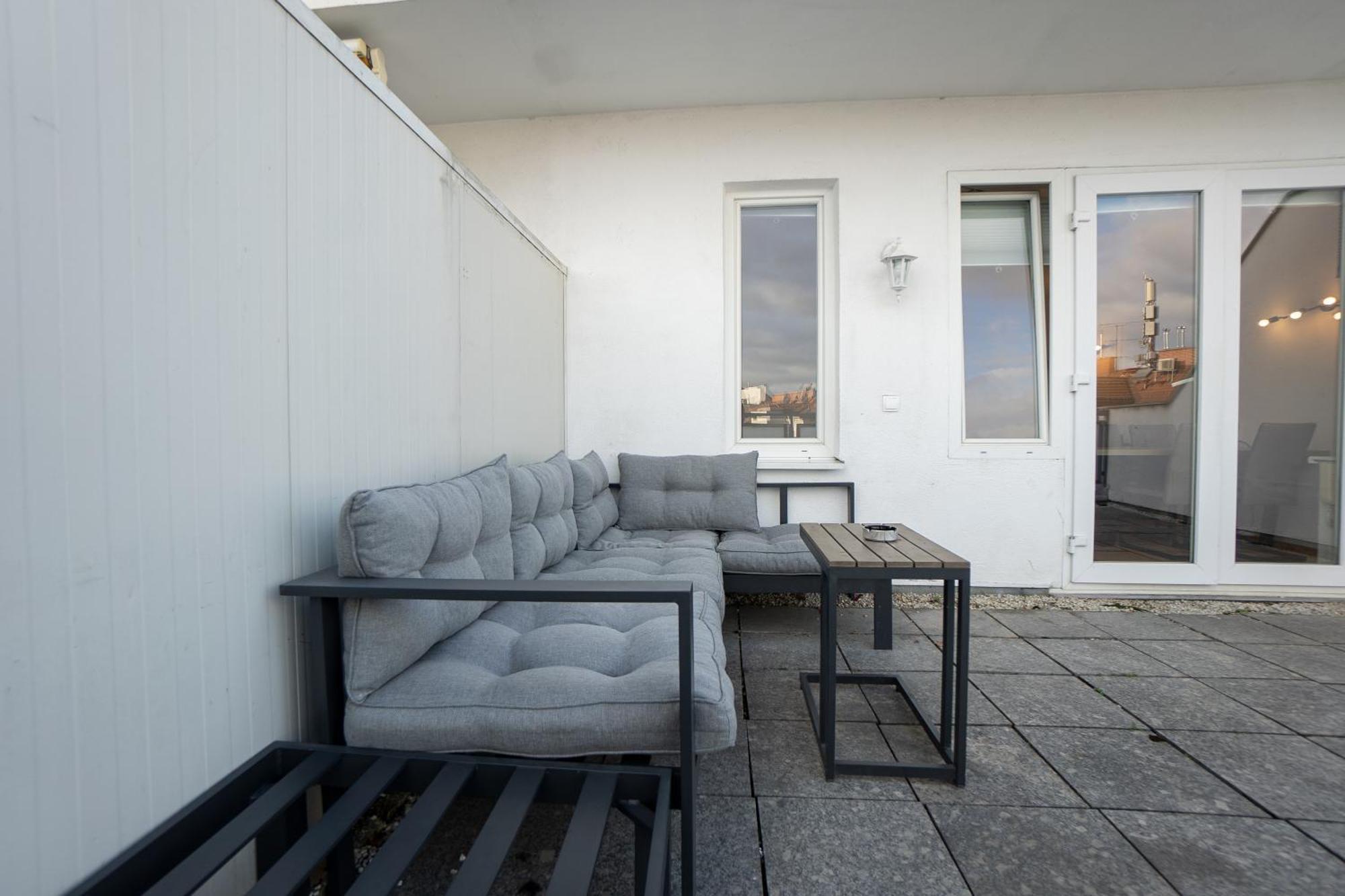 Apartment With A Private Terrace Located Right Near Belvedere Castle, 15 Minutes Away From Stephansdom Вена Экстерьер фото